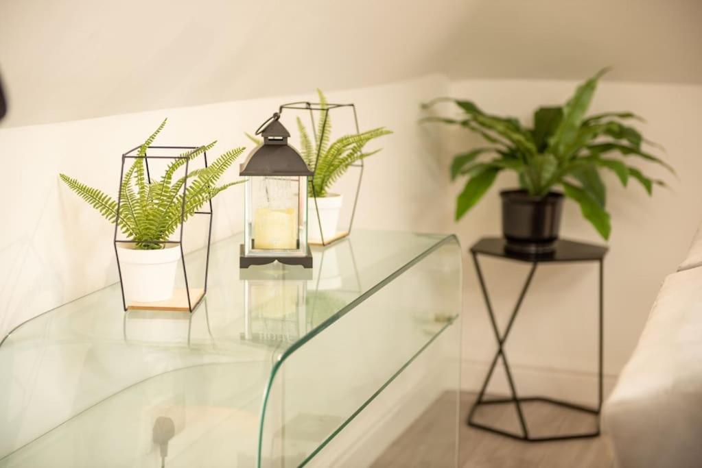 Orchid Lodge - Two Bed Generous Flat - Parking, Netflix, Wifi - Close To Blenheim Palace & Oxford - F4 Kidlington Eksteriør bilde