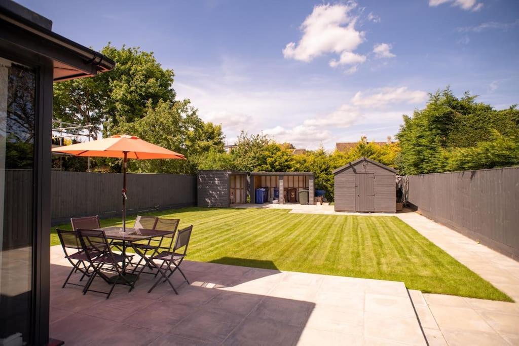Orchid Lodge - Two Bed Generous Flat - Parking, Netflix, Wifi - Close To Blenheim Palace & Oxford - F4 Kidlington Eksteriør bilde