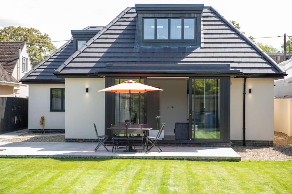 Orchid Lodge - Two Bed Generous Flat - Parking, Netflix, Wifi - Close To Blenheim Palace & Oxford - F4 Kidlington Eksteriør bilde