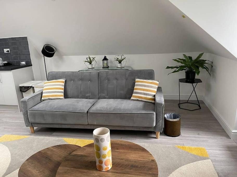 Orchid Lodge - Two Bed Generous Flat - Parking, Netflix, Wifi - Close To Blenheim Palace & Oxford - F4 Kidlington Eksteriør bilde