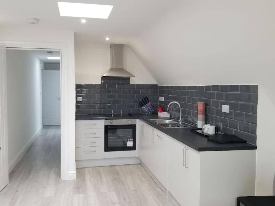 Orchid Lodge - Two Bed Generous Flat - Parking, Netflix, Wifi - Close To Blenheim Palace & Oxford - F4 Kidlington Eksteriør bilde