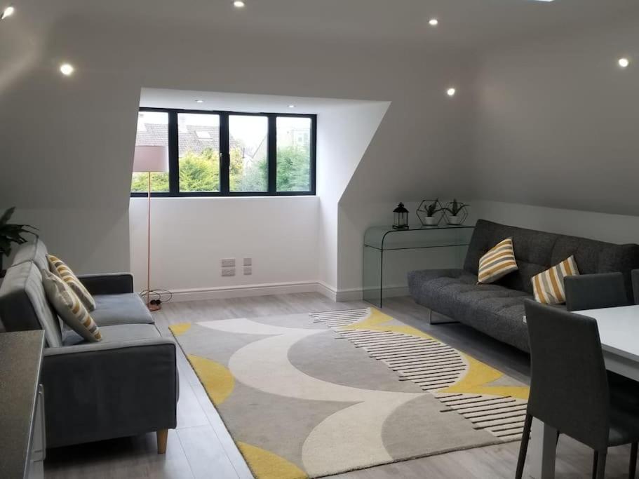 Orchid Lodge - Two Bed Generous Flat - Parking, Netflix, Wifi - Close To Blenheim Palace & Oxford - F4 Kidlington Eksteriør bilde