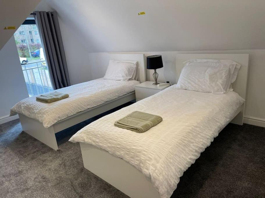 Orchid Lodge - Two Bed Generous Flat - Parking, Netflix, Wifi - Close To Blenheim Palace & Oxford - F4 Kidlington Eksteriør bilde
