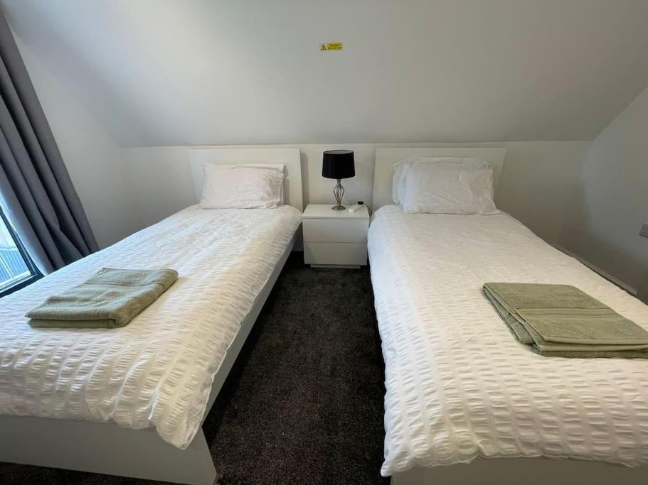 Orchid Lodge - Two Bed Generous Flat - Parking, Netflix, Wifi - Close To Blenheim Palace & Oxford - F4 Kidlington Eksteriør bilde